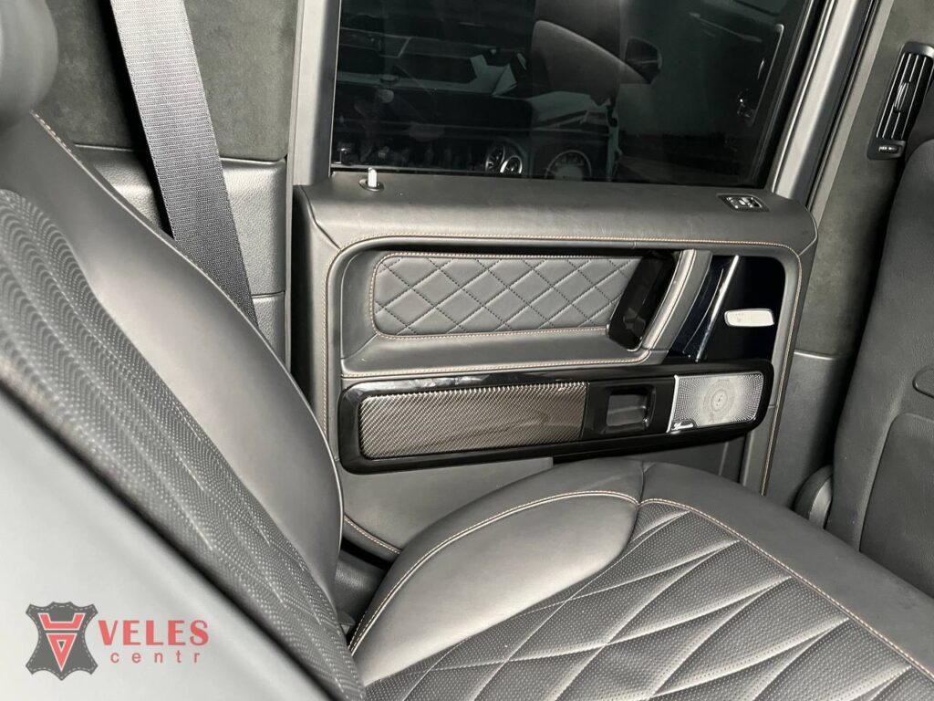 Установка карбоновых вставок в дверные карты G-Class