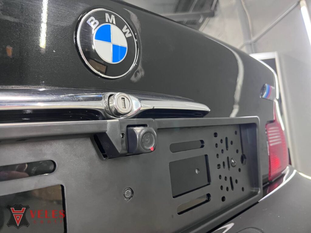 Установка камеры заднего вида BMW